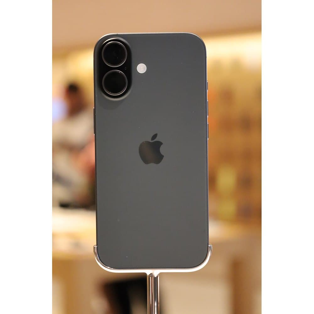 Apple iPhone 17 (Black, 256GB)